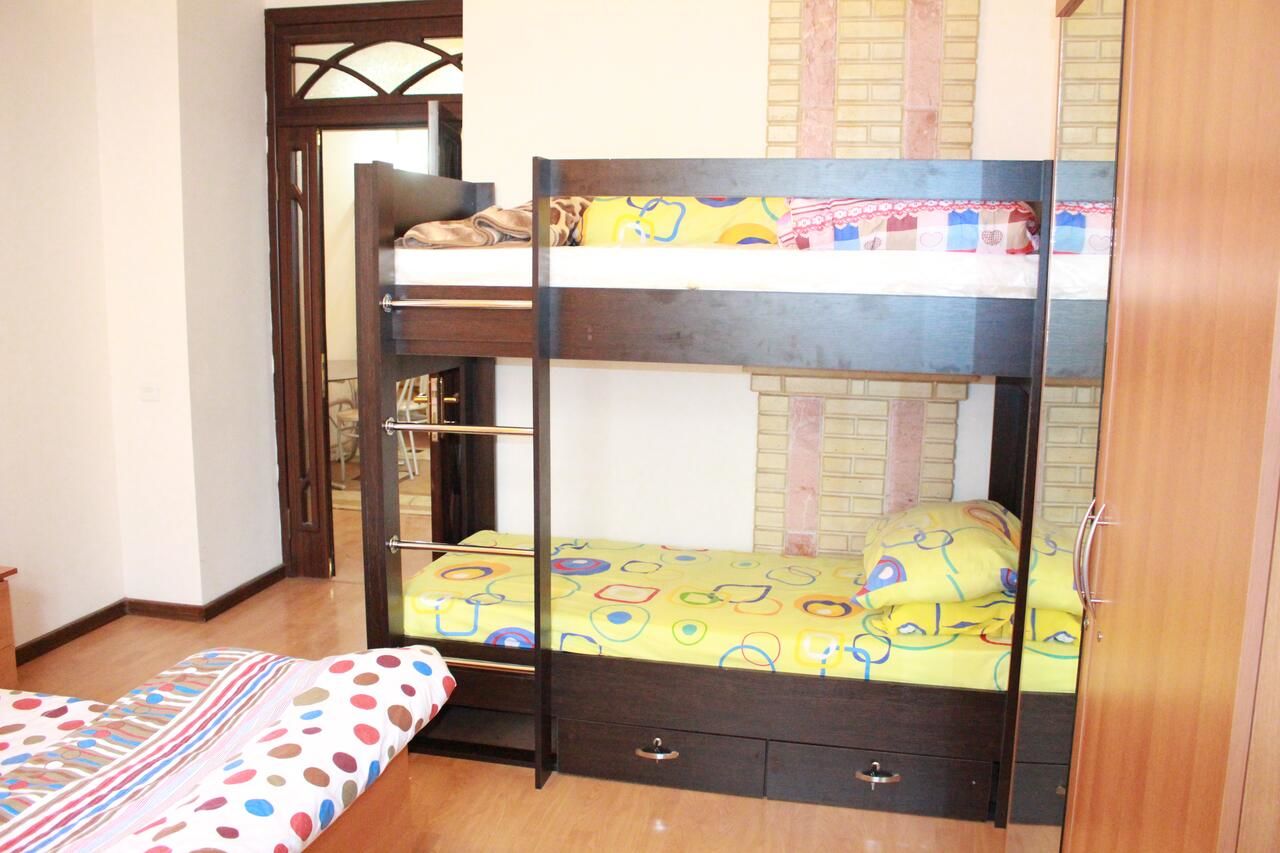 Отели типа «постель и завтрак» Nizami Center Hostel Баку-15