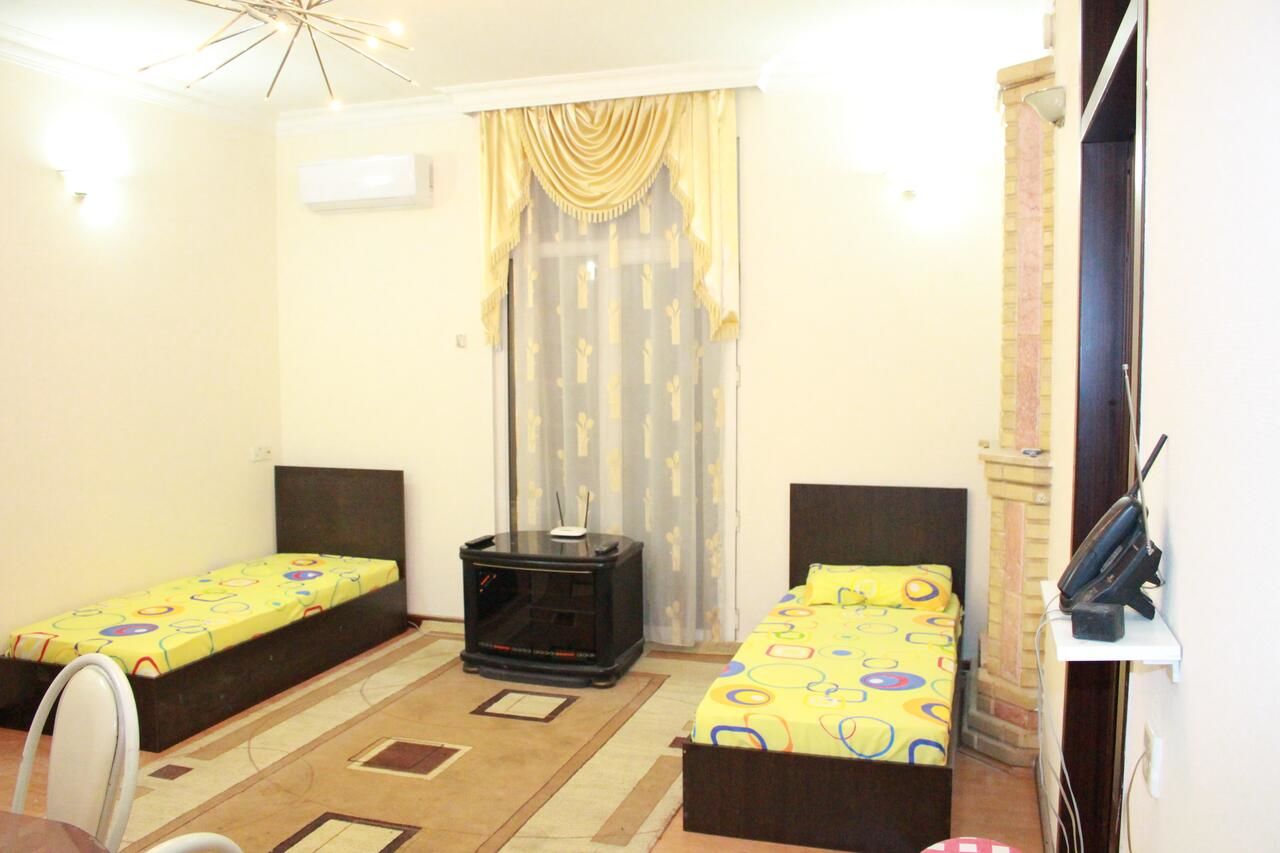 Отели типа «постель и завтрак» Nizami Center Hostel Баку-20