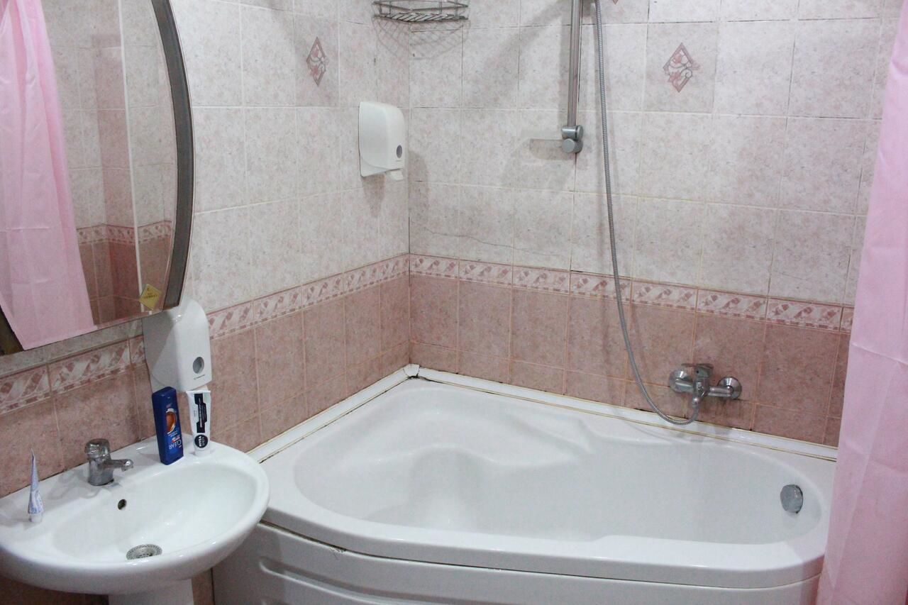 Отели типа «постель и завтрак» Nizami Center Hostel Баку-5