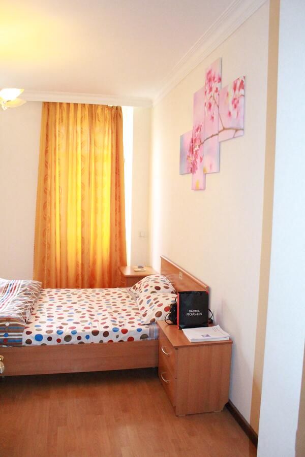 Отели типа «постель и завтрак» Nizami Center Hostel Баку-23