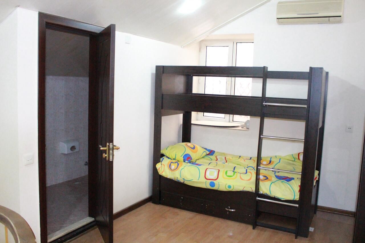 Отели типа «постель и завтрак» Nizami Center Hostel Баку-6