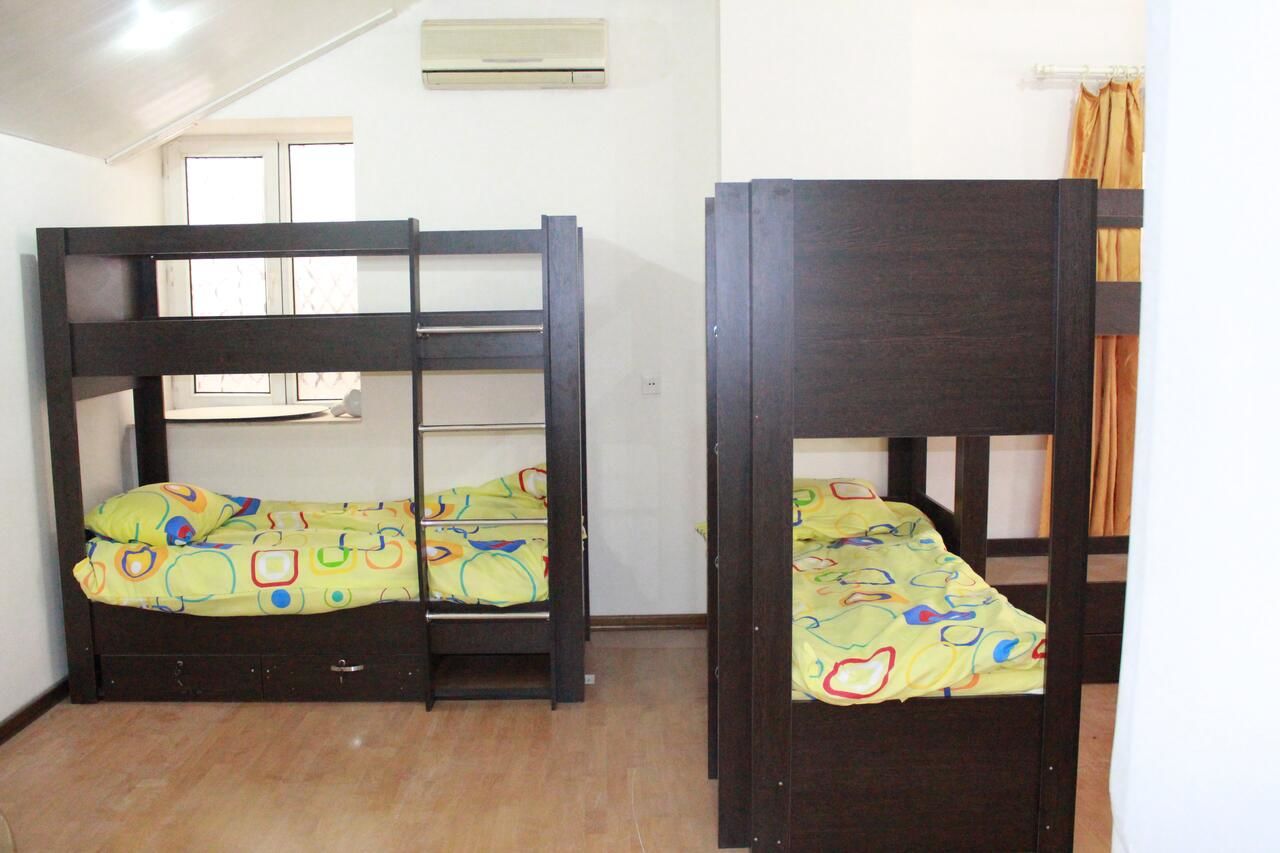 Отели типа «постель и завтрак» Nizami Center Hostel Баку-7