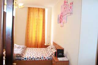 Отели типа «постель и завтрак» Nizami Center Hostel Баку-0