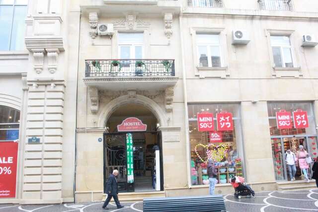 Отели типа «постель и завтрак» Nizami Center Hostel Баку-12